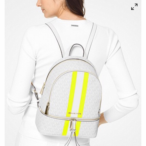 Last one✨Michael Kors medium Rhea zipper backpack - Picture 7 of 7